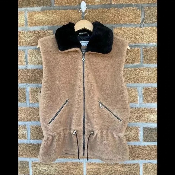 Nils Resort Collection Beige & Black Fleece
Vest Cinch Waist Apres small - Picture 1 of 10